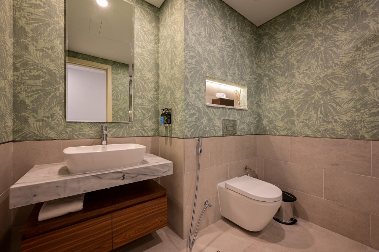 Apartment 812 image 11